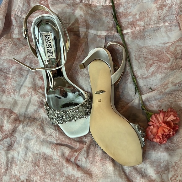 Rider Stiletto Heel Size in White Satin - Picture 12 of 17